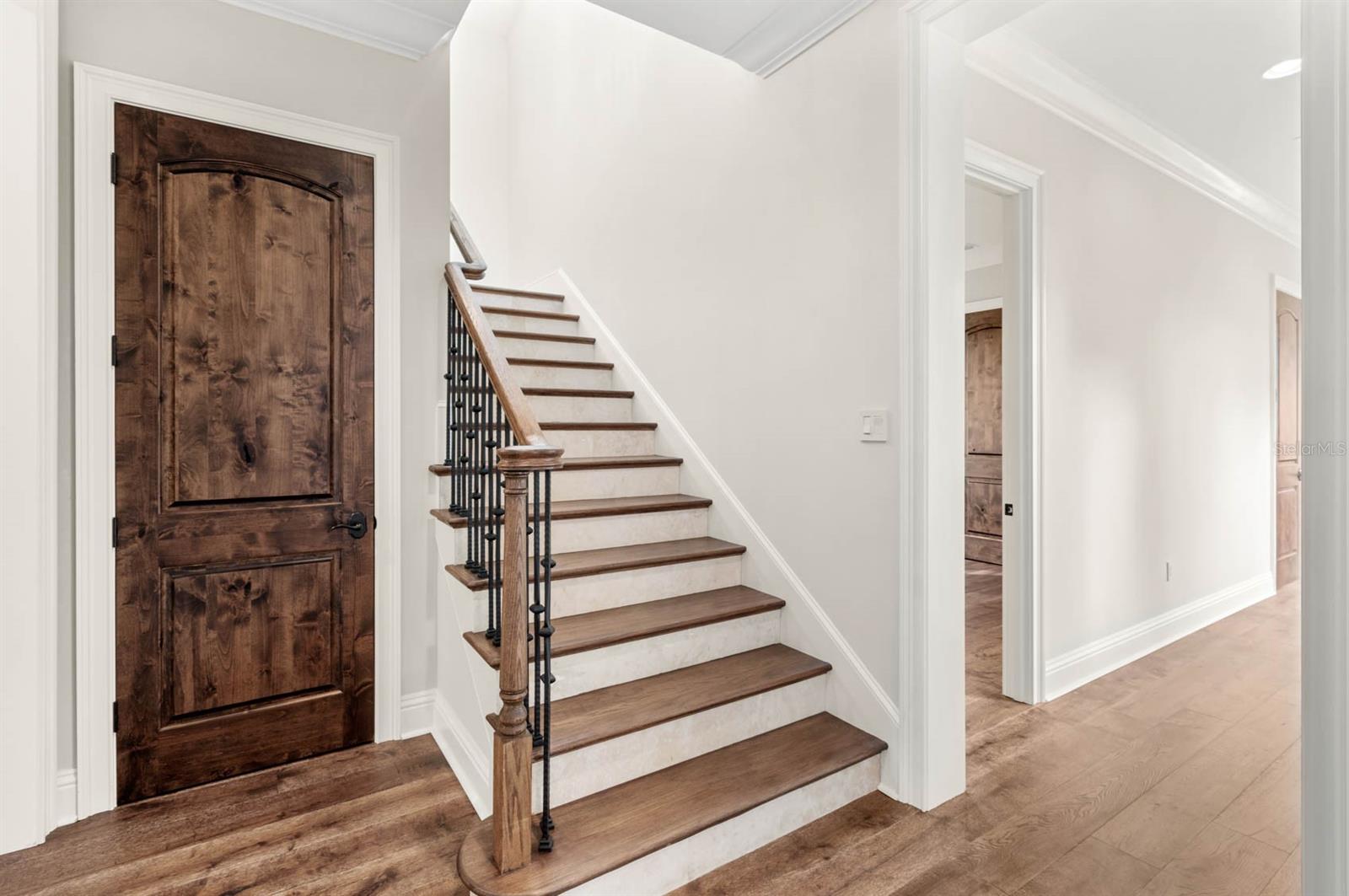 GOLDEN OAK - Residential