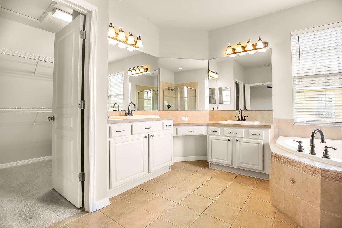 FISHHAWK RANCH TOWNCENTER PHAS - Residential Lease
