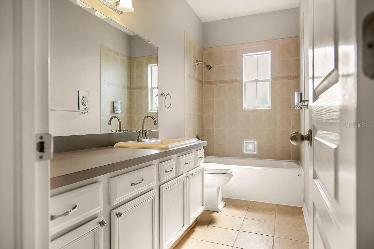 FISHHAWK RANCH TOWNCENTER PHAS - Residential Lease