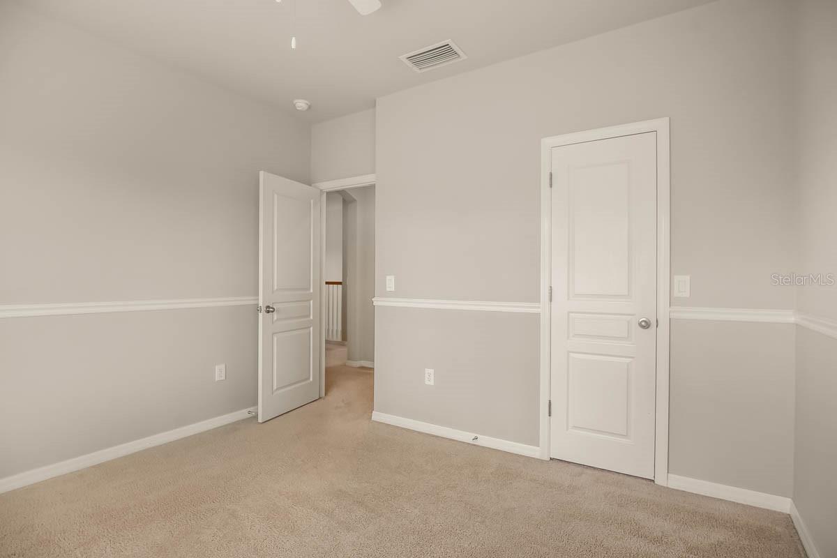FISHHAWK RANCH TOWNCENTER PHAS - Residential Lease