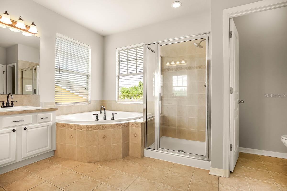 FISHHAWK RANCH TOWNCENTER PHAS - Residential Lease
