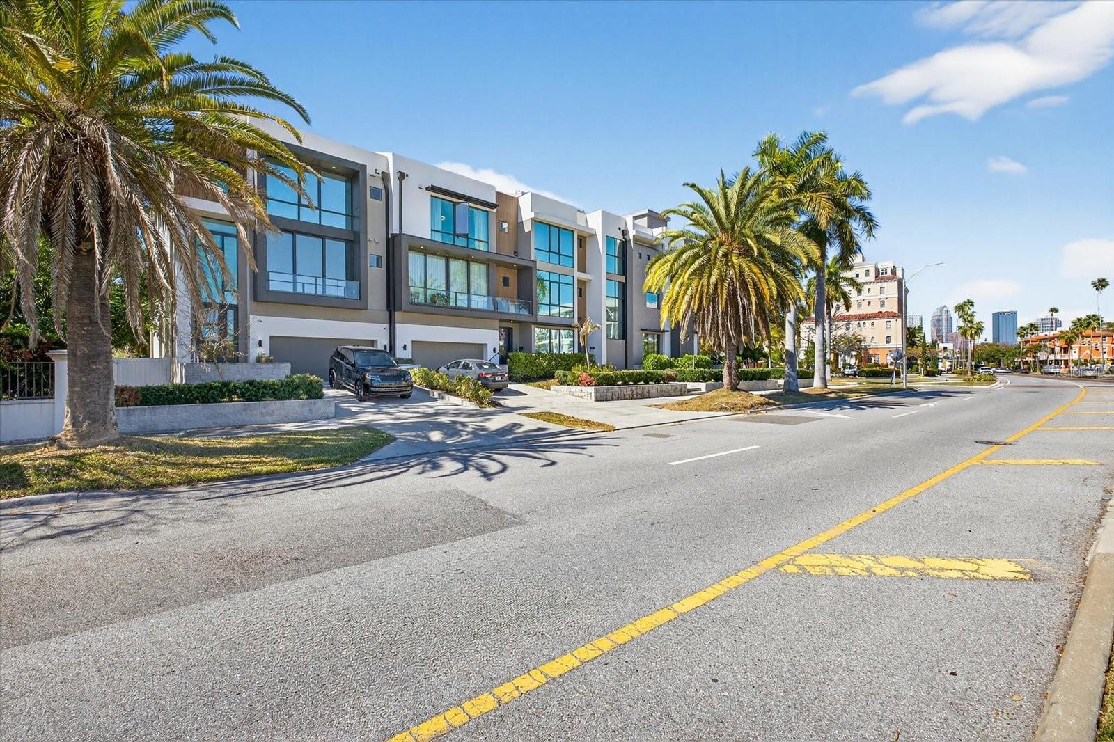 94 W DAVIS BOULEVARD