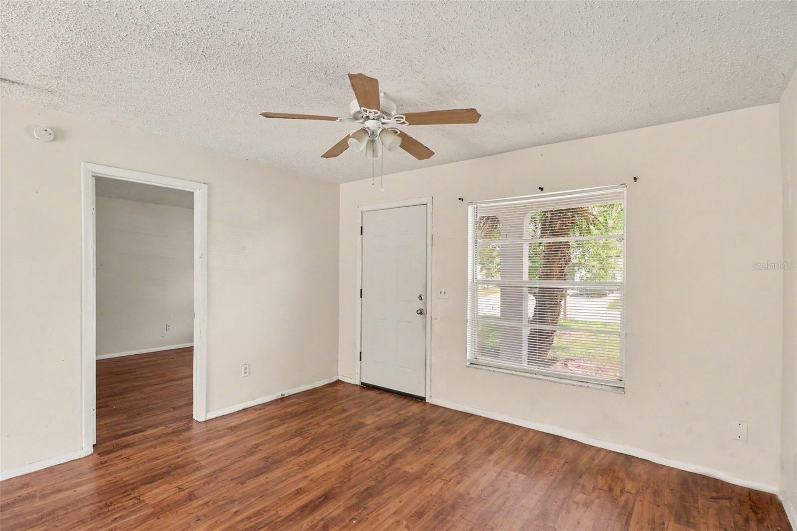 868 ASPENWOOD CIRCLE