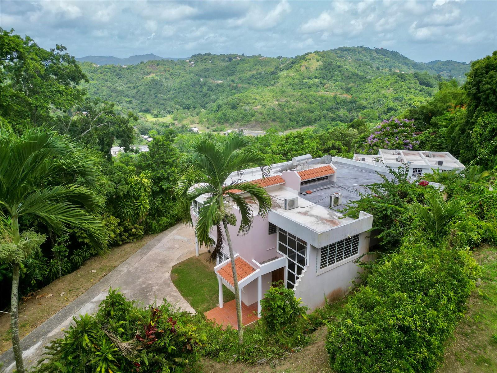 Step into a life of privacy, peace, and purpose in Sunset Hills, one of Guaynabo’s most sought-after gated communities. Surrounded by nature and set within a quiet enclave of just a few custom residences, this remarkable property invites you to create your own sanctuary in the city. Sitting on nearly one cuerda of lush land (approx. 3,893.92 m²), the property features two independent homes, each with its own private entrance perfect for multi-generational living, private guest accommodations, or income-producing opportunities. From your private pool and jacuzzi, take in expansive views of green hills and mature trees, and let the sounds of nature soothe your day. While both homes invite updates and personal touches, the setting, space, and potential are truly rare. You’re just minutes from Guaynabo’s vibrant center, with easy access to the Expreso Martínez Nadal and PR-1, yet worlds away from the everyday rush. Families will appreciate proximity to some of the island’s most respected private schools, including Baldwin School of Puerto Rico, Colegio Marista, and Wesleyan Academy offering academic excellence and community right nearby. Whether you’re looking to build your dream estate, invest in flexible living space, or simply reconnect with nature without leaving the city, this is a place to grow, relax, and live fully. Come discover Sunset Hills and fall in love with what life can be. Contact us.