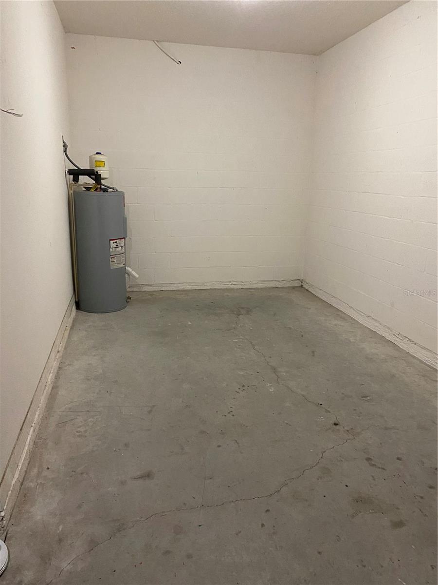 CRESTRIDGE AT ESTATES - Residential Lease