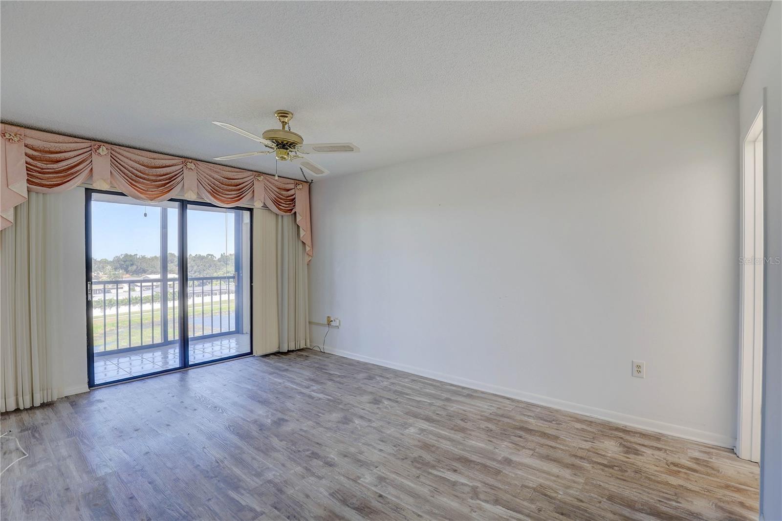 HARBOR GREENS AT YACHT CLUB ESTATES - Residential