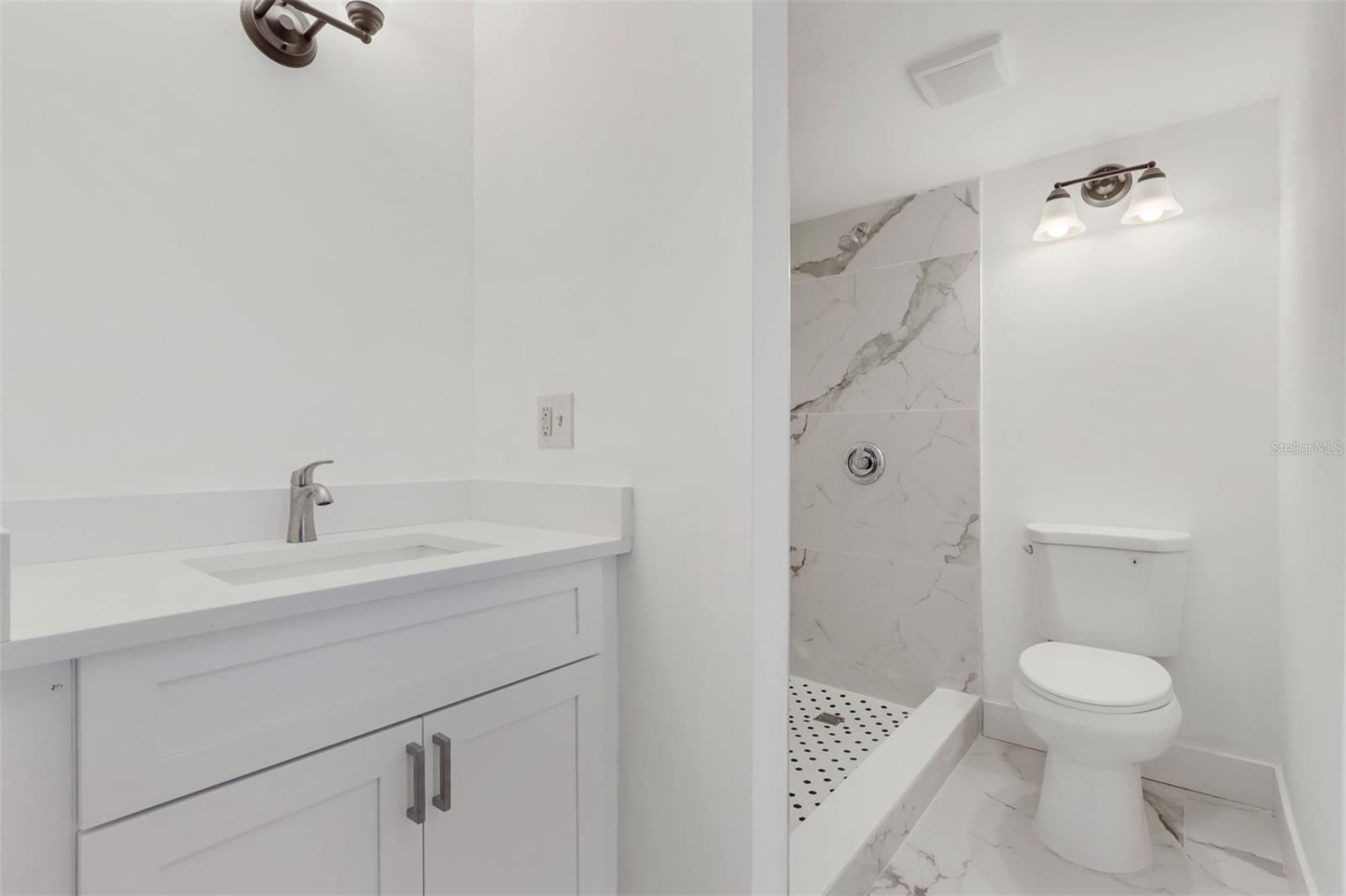 TOWERS CONDO - Residential