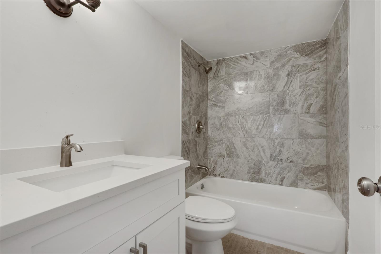 TOWERS CONDO - Residential