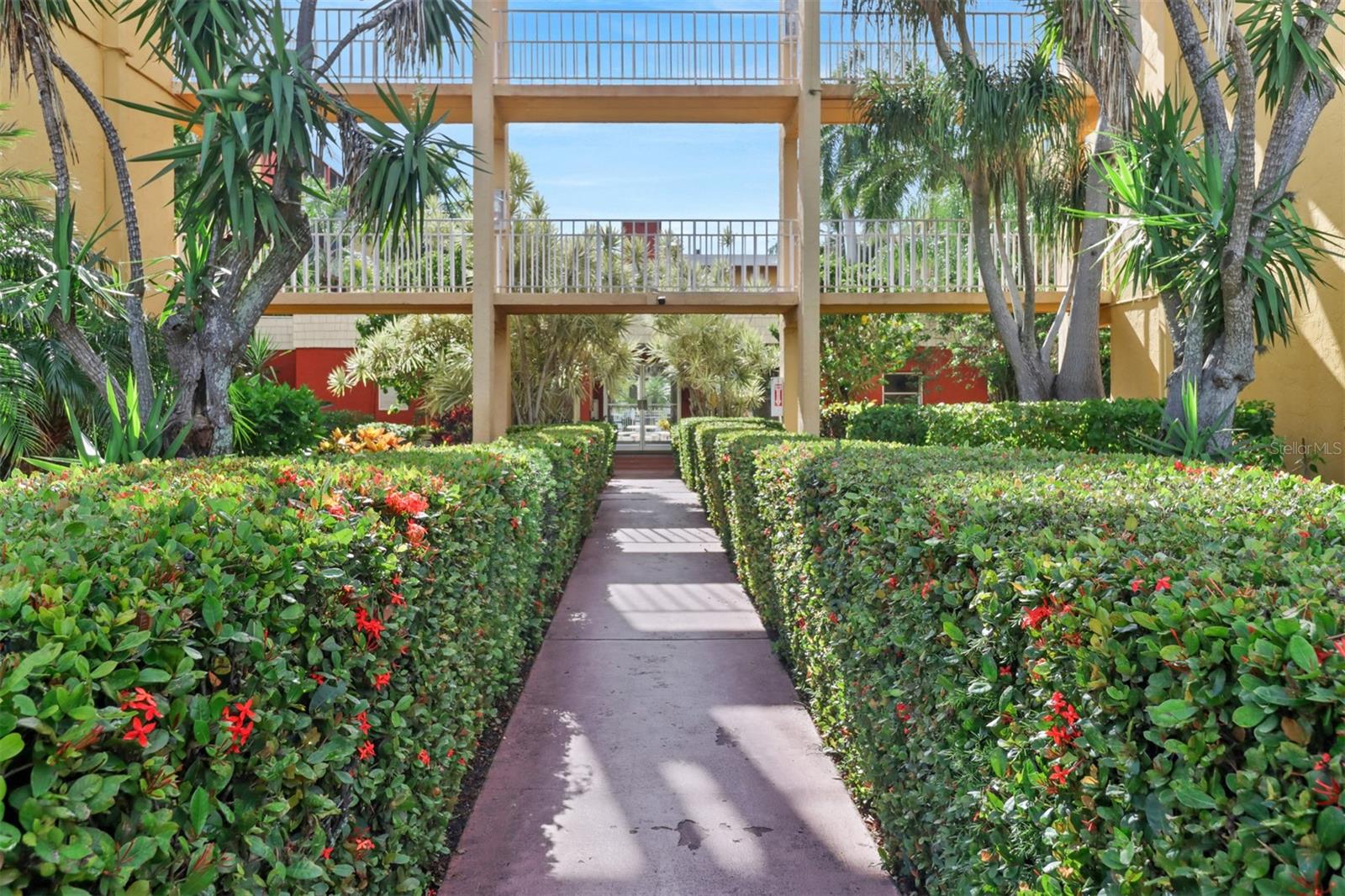 TOWERS CONDO - Residential