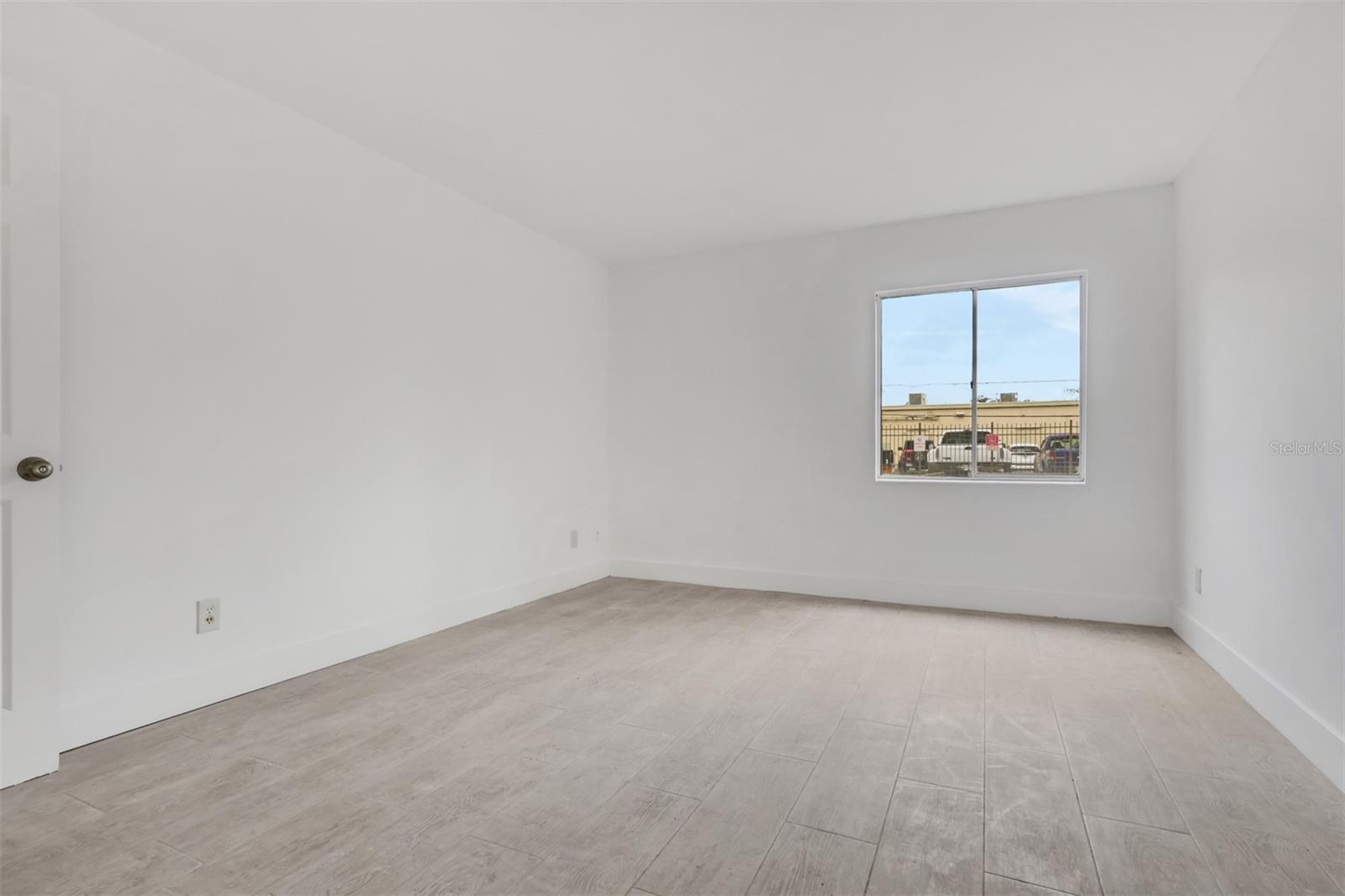 TOWERS CONDO - Residential