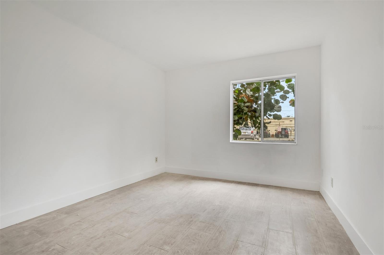 TOWERS CONDO - Residential