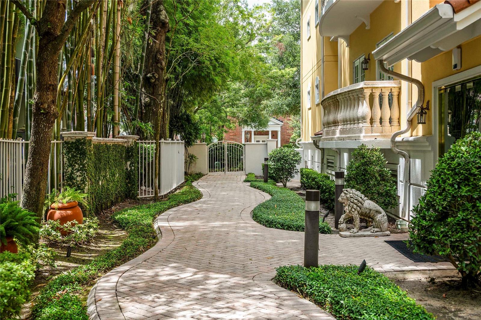 200 S INTERLACHEN AVENUE 350