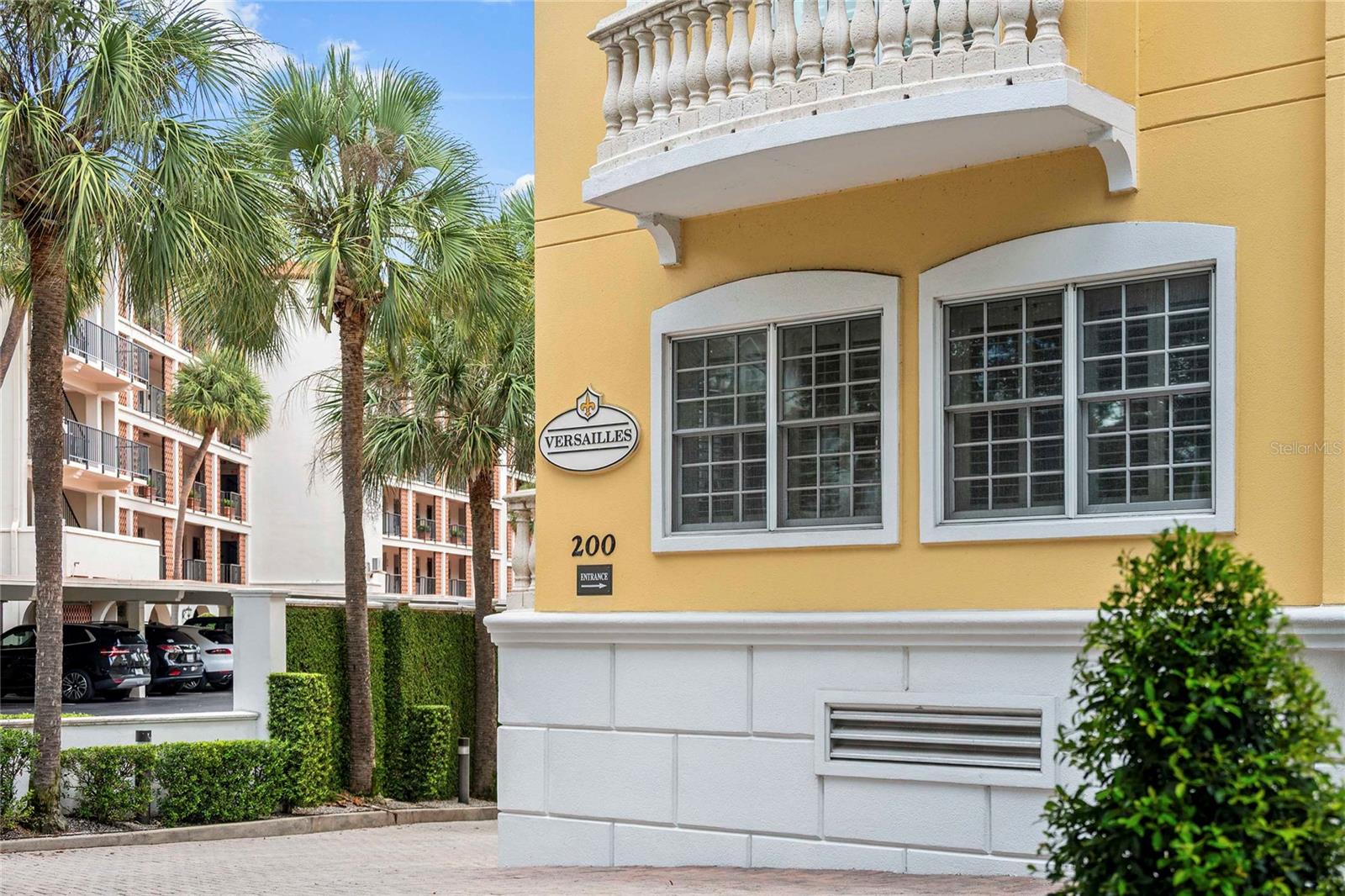 200 S INTERLACHEN AVENUE 350