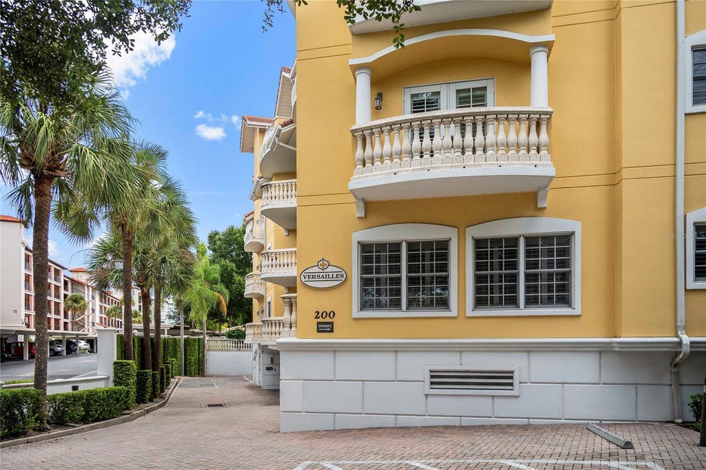 Photo of 200 S Interlachen Avenue #350, Winter Park, FL 32789 (MLS # O6438596)