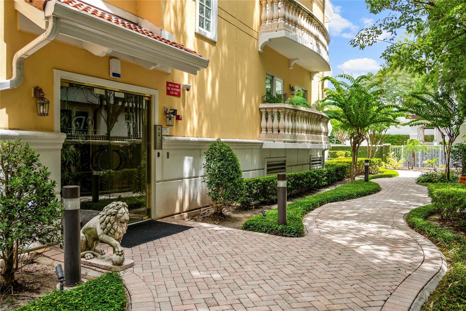 200 S INTERLACHEN AVENUE 350
