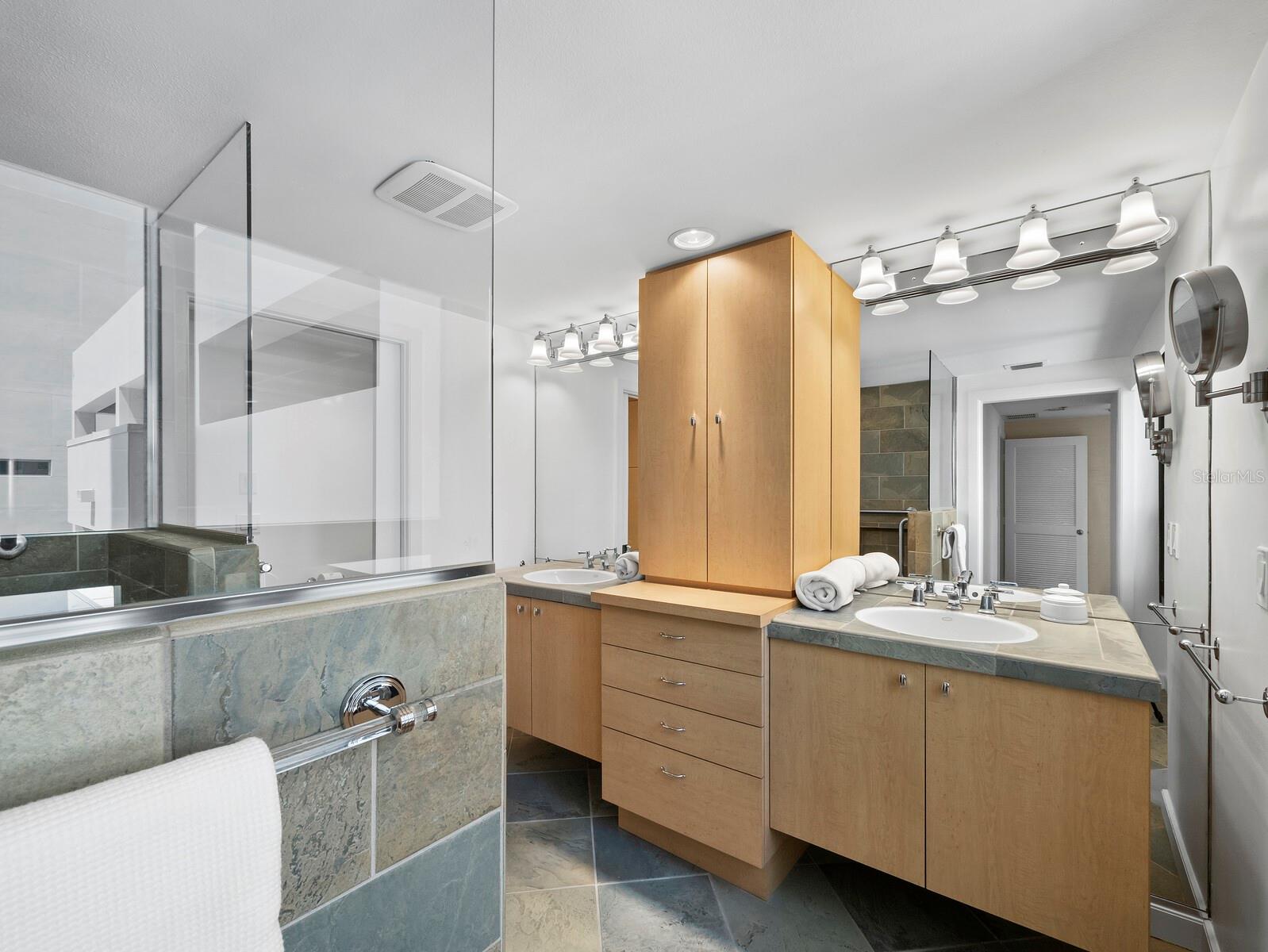 BAY PLAZA - Residential