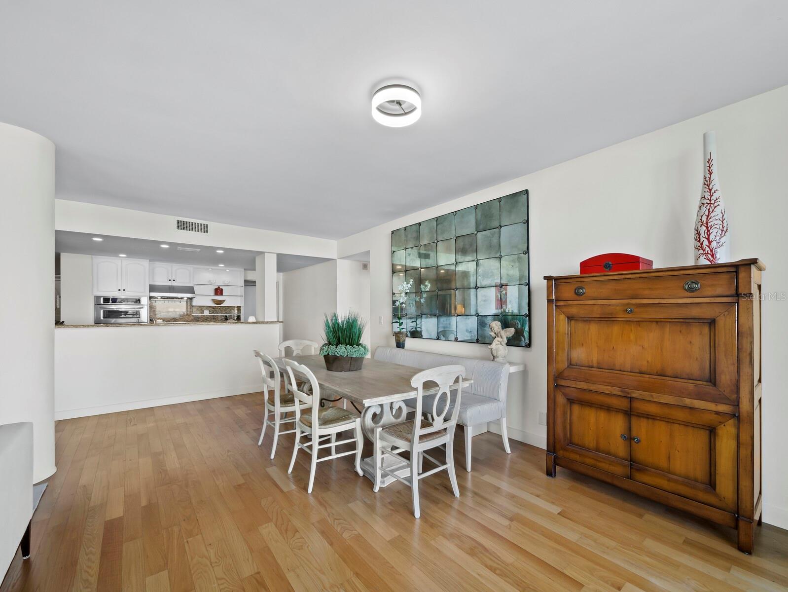 BAY PLAZA - Residential