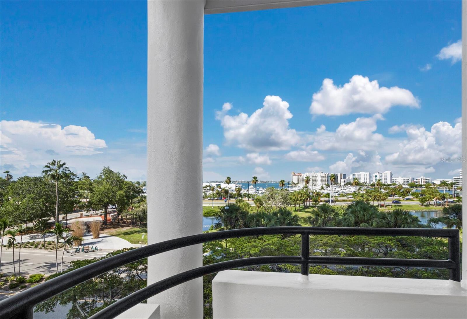 BAY PLAZA - Residential