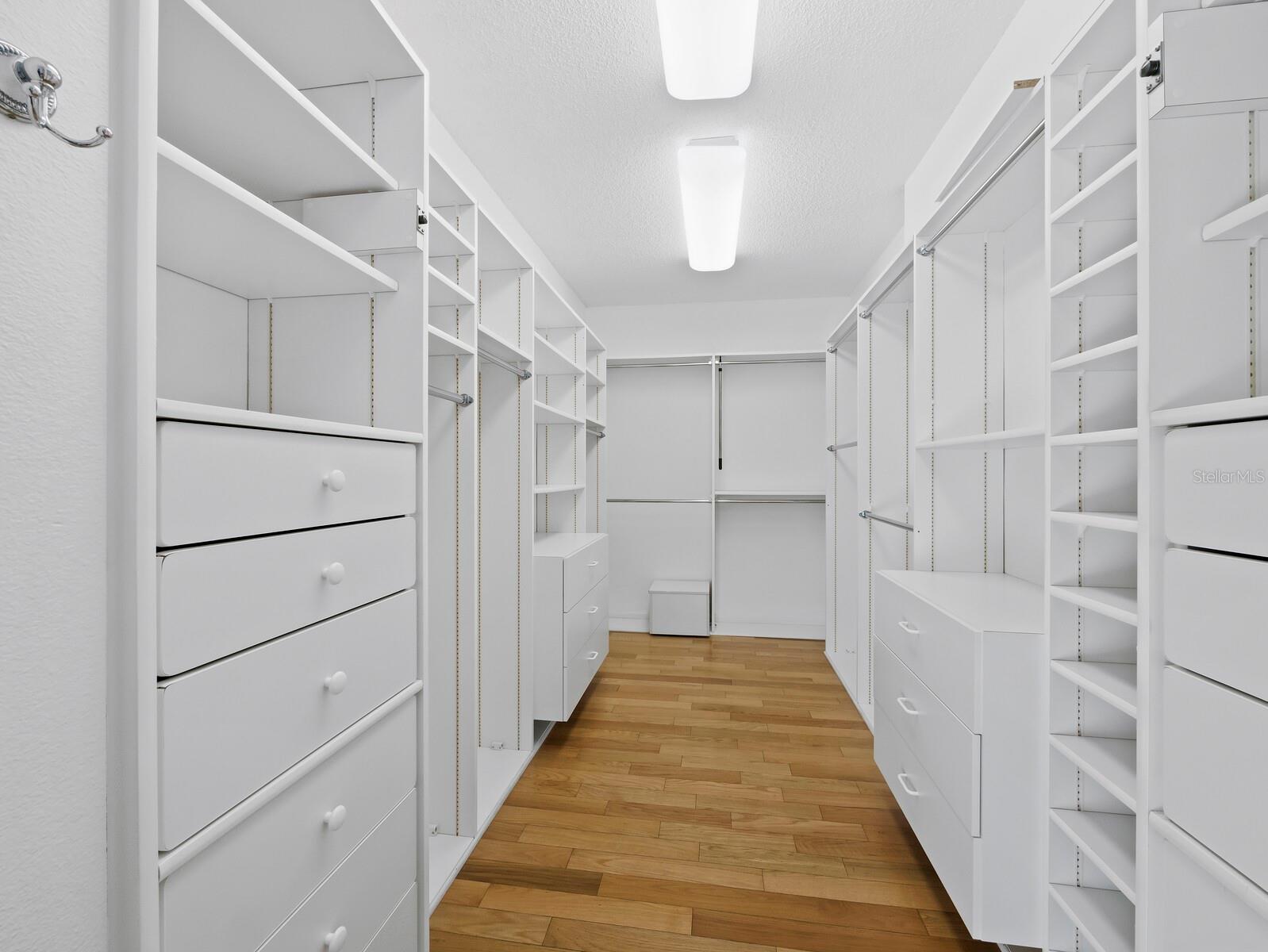 BAY PLAZA - Residential