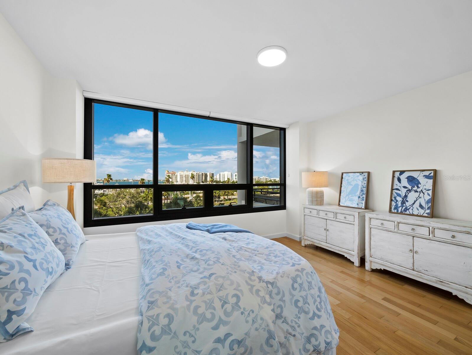 BAY PLAZA - Residential