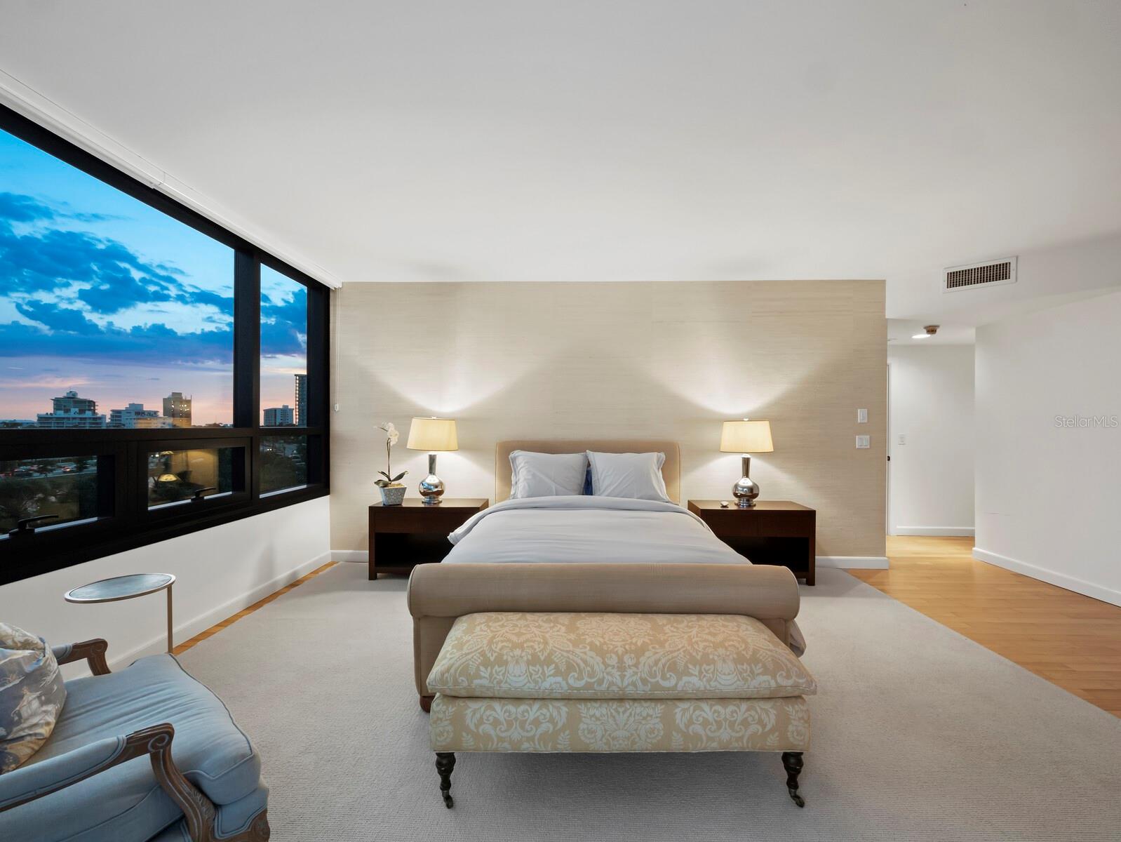 BAY PLAZA - Residential