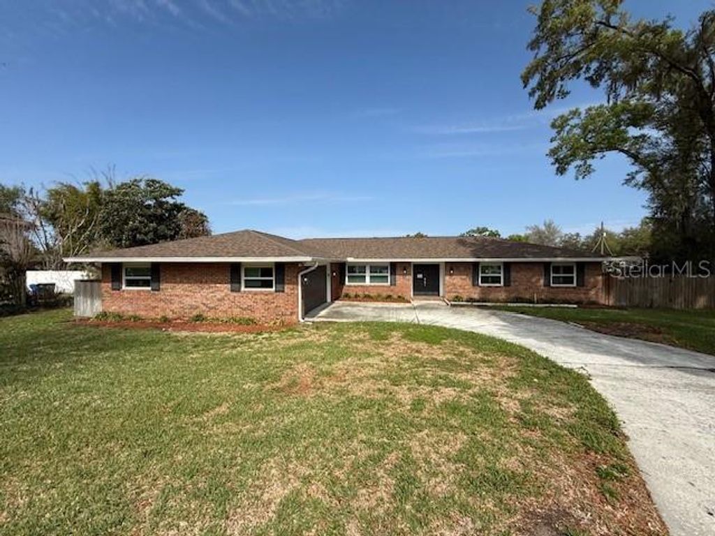 Photo of 1102 Fredrick Lane, Brandon, FL 33511 (MLS # W7883990)