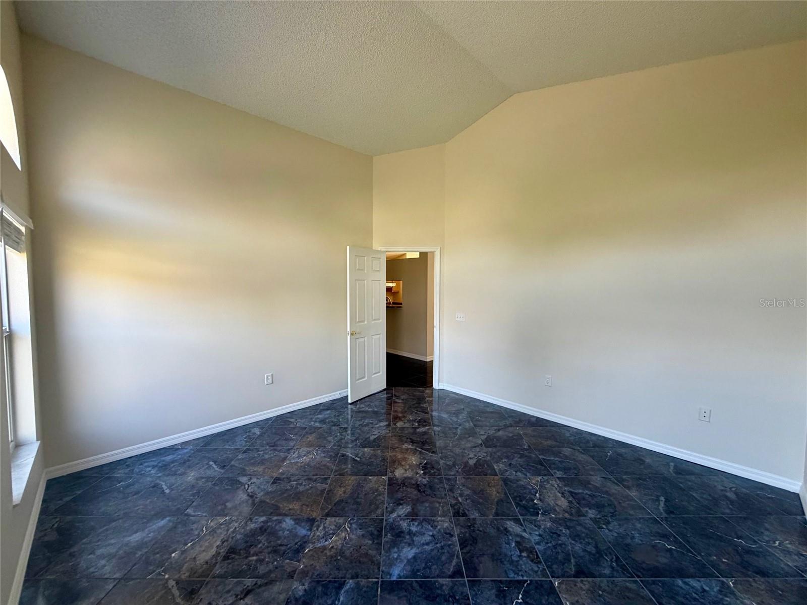 CHASE GROVES UNIT 9 - Residential Lease