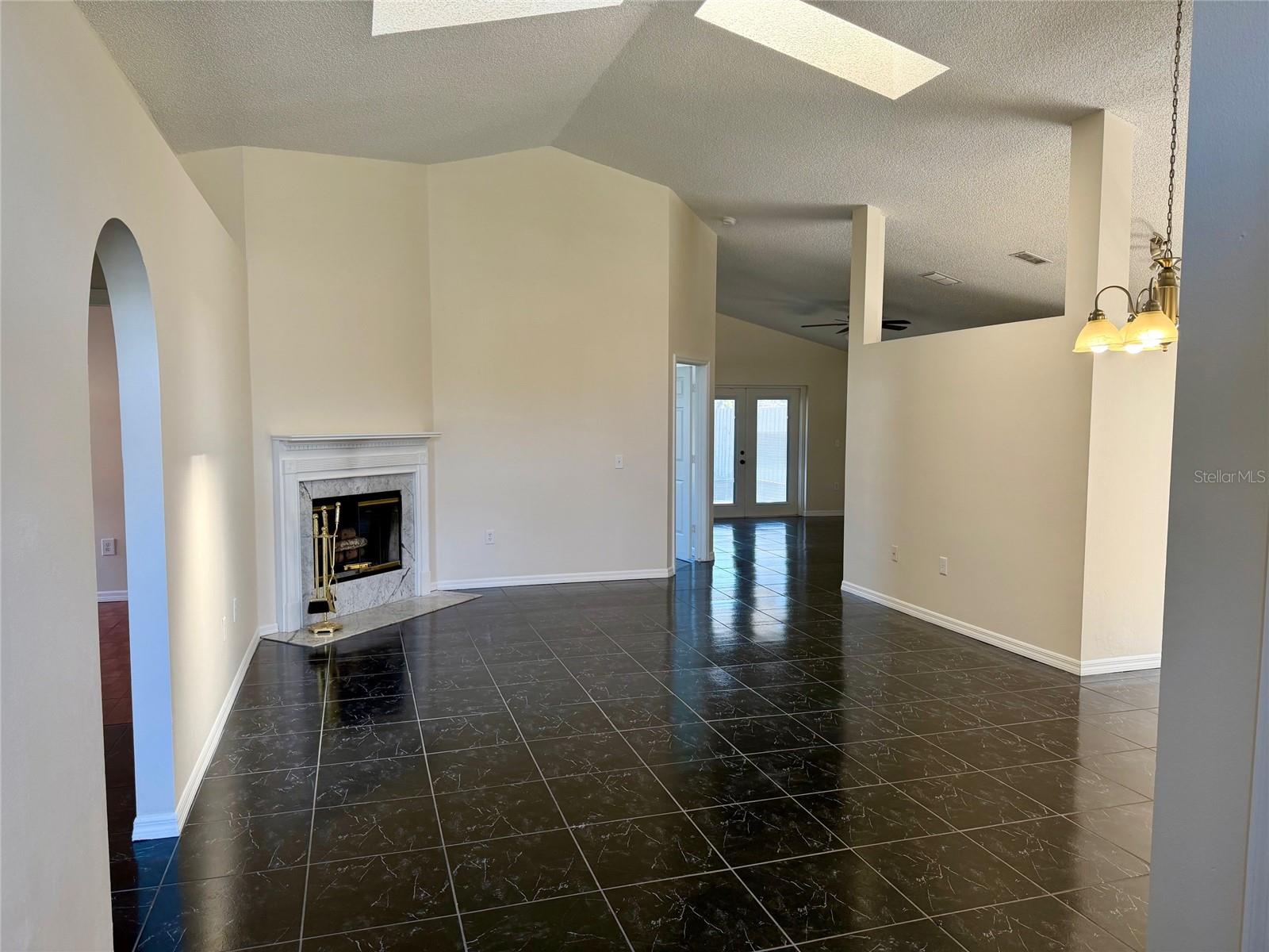 CHASE GROVES UNIT 9 - Residential Lease