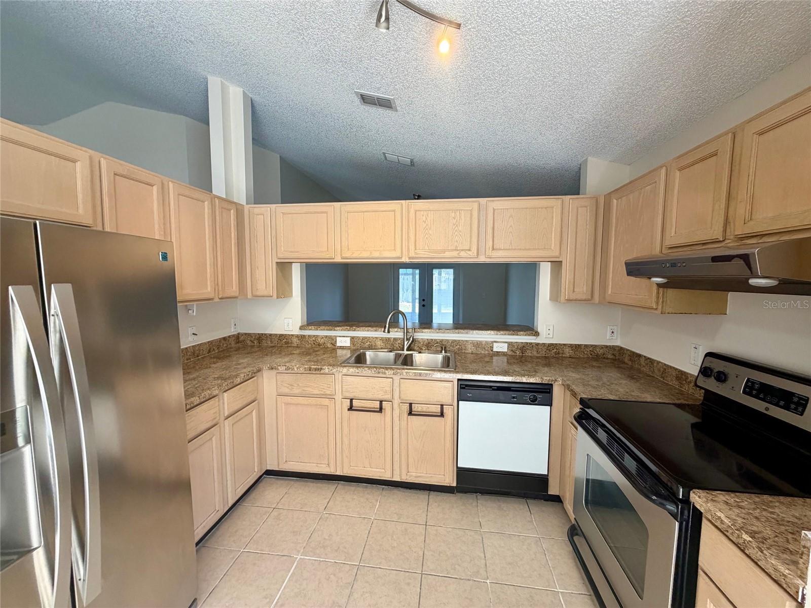 CHASE GROVES UNIT 9 - Residential Lease