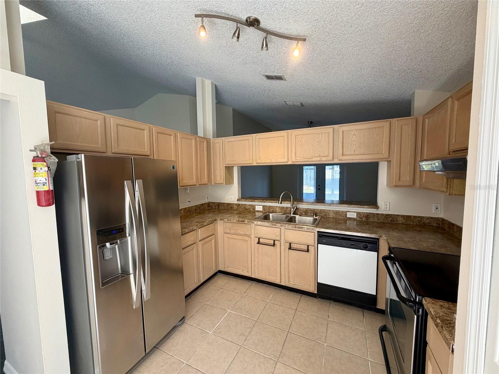 CHASE GROVES UNIT 9 - Residential Lease