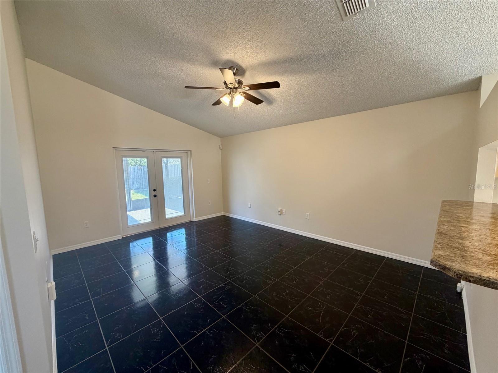 CHASE GROVES UNIT 9 - Residential Lease