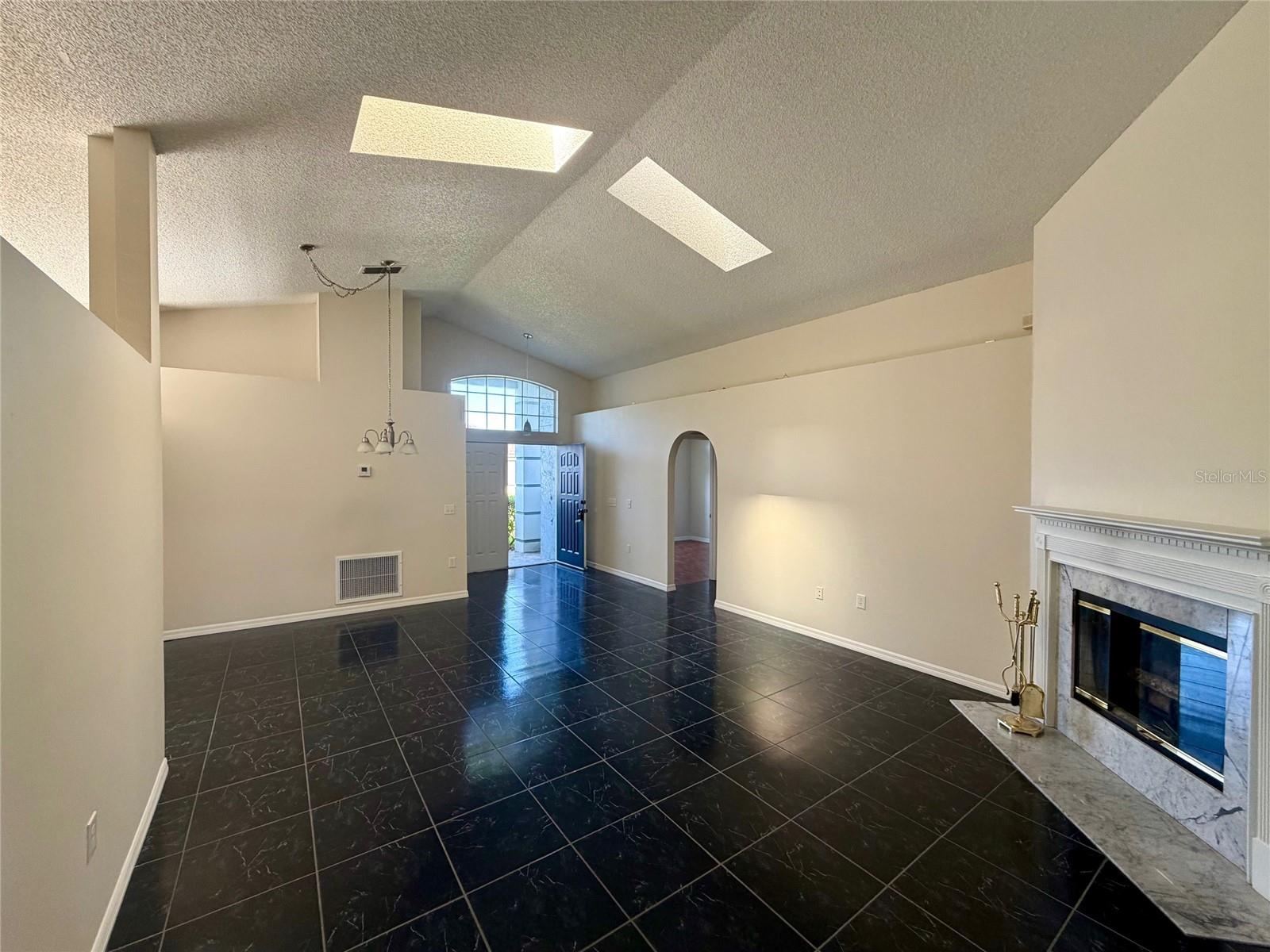 CHASE GROVES UNIT 9 - Residential Lease