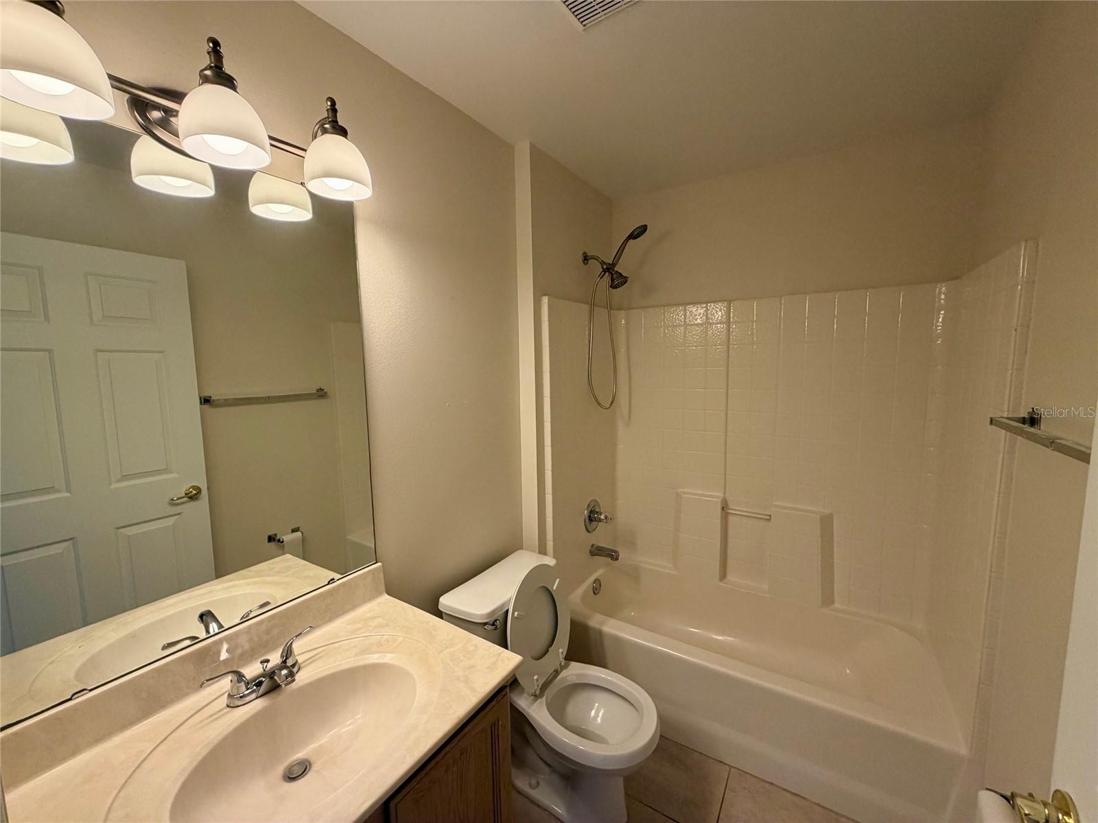 CHASE GROVES UNIT 9 - Residential Lease