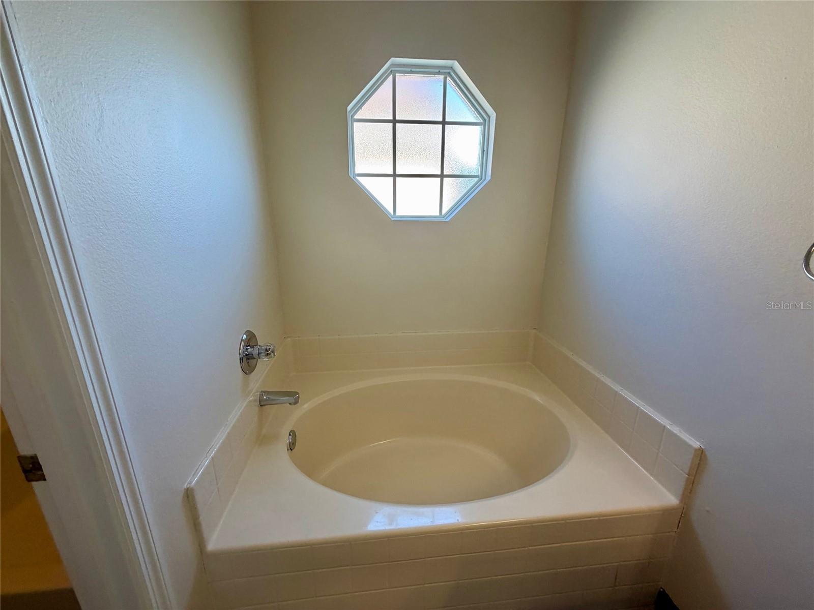 CHASE GROVES UNIT 9 - Residential Lease