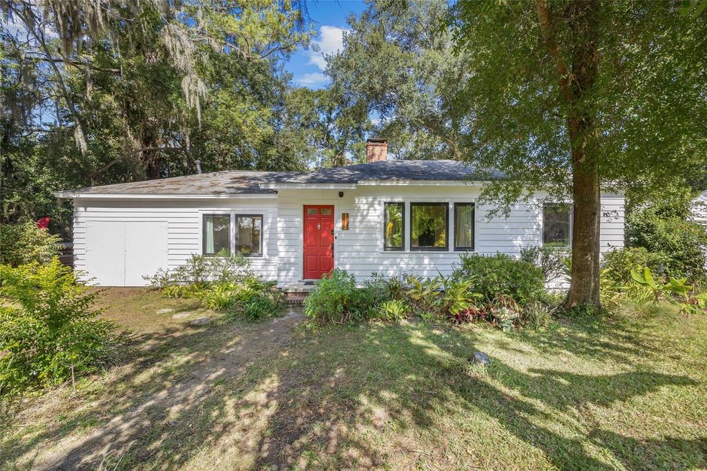 Photo of 1112 NW 10th Avenue, Gainesville, FL 32601 (MLS # GC535224)