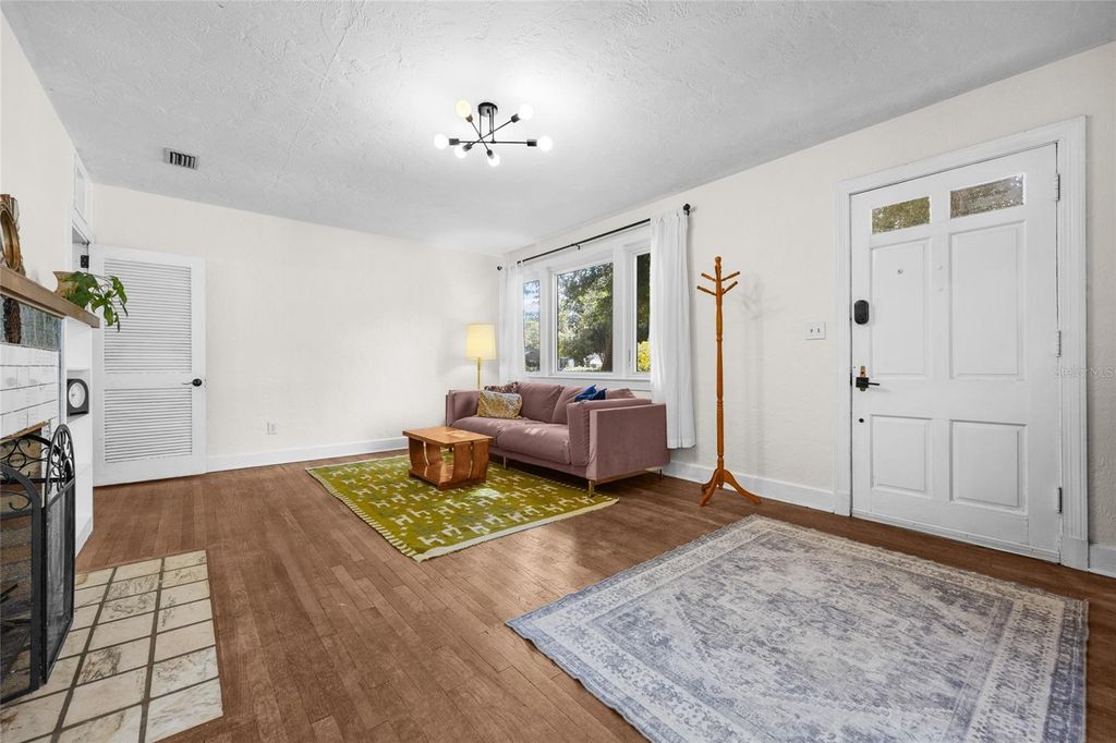 Photo of 1112 NW 10th Avenue, Gainesville, FL 32601 (MLS # GC535224)