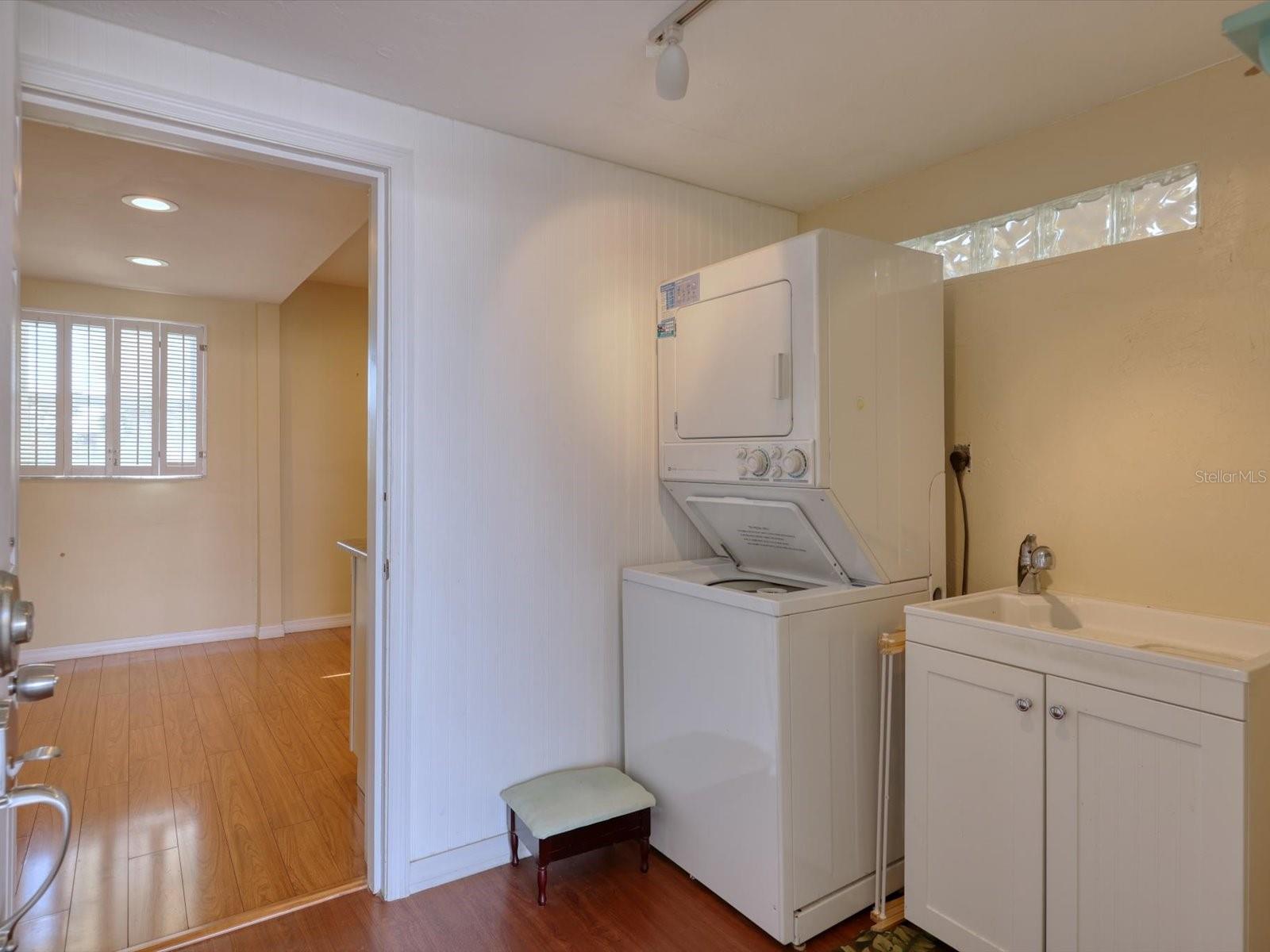 SOUTH GATE VILLAGE GREEN 06 - Residential