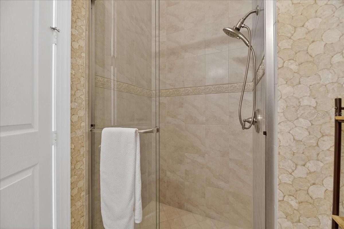 VALENCIA LAKES TR K - Residential