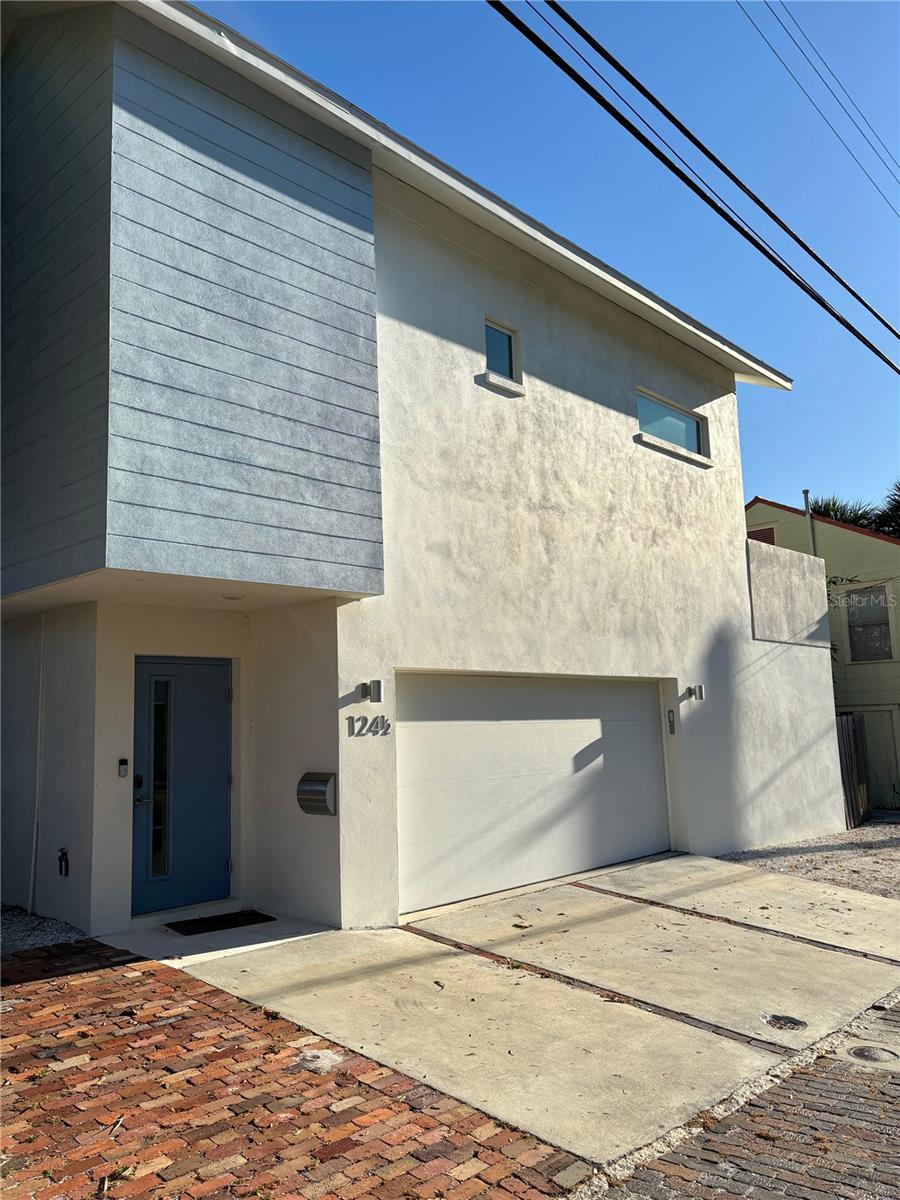 KINYONS H H ADD - Residential Lease