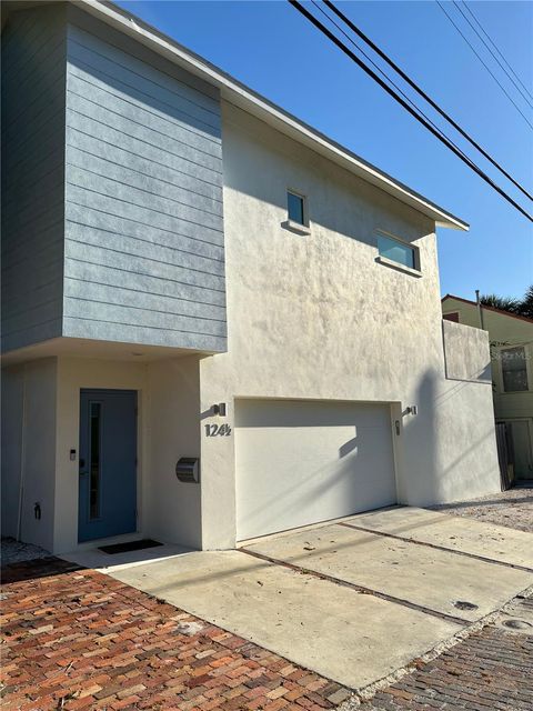 124 7TH AVENUE N 1/2 ST PETERSBURG FL 33701