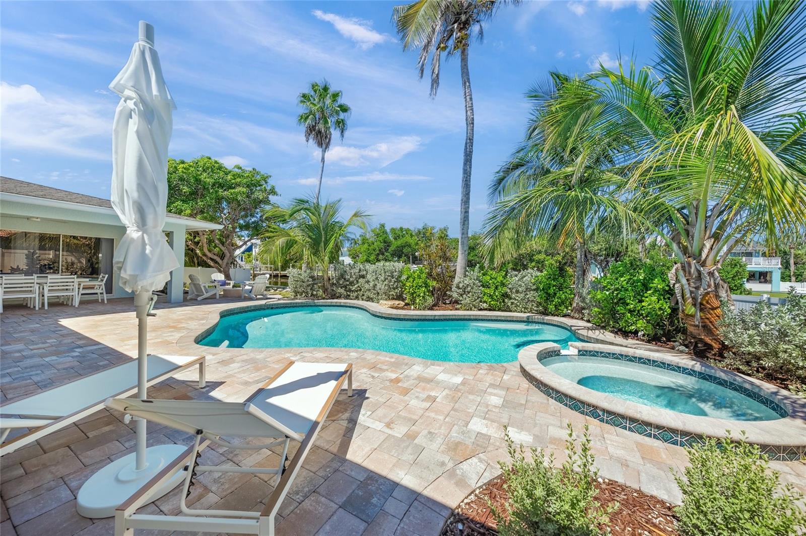 BAY PALMS - Residential