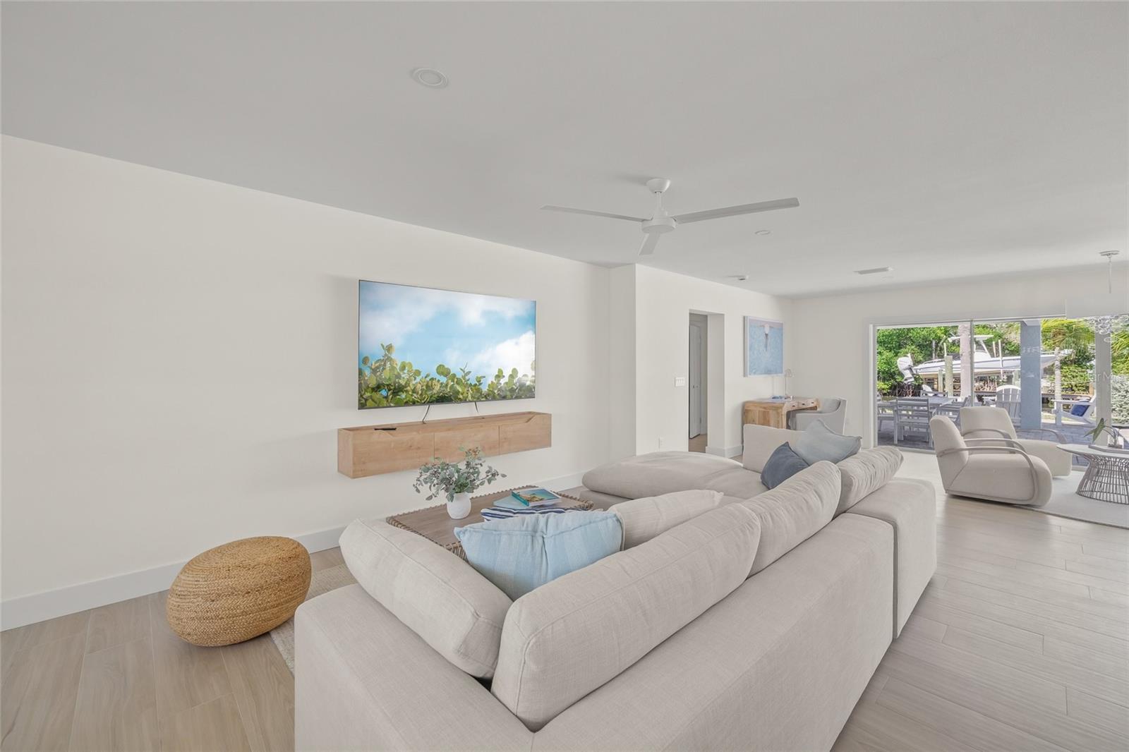 BAY PALMS - Residential