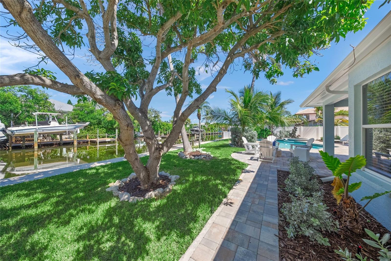 BAY PALMS - Residential