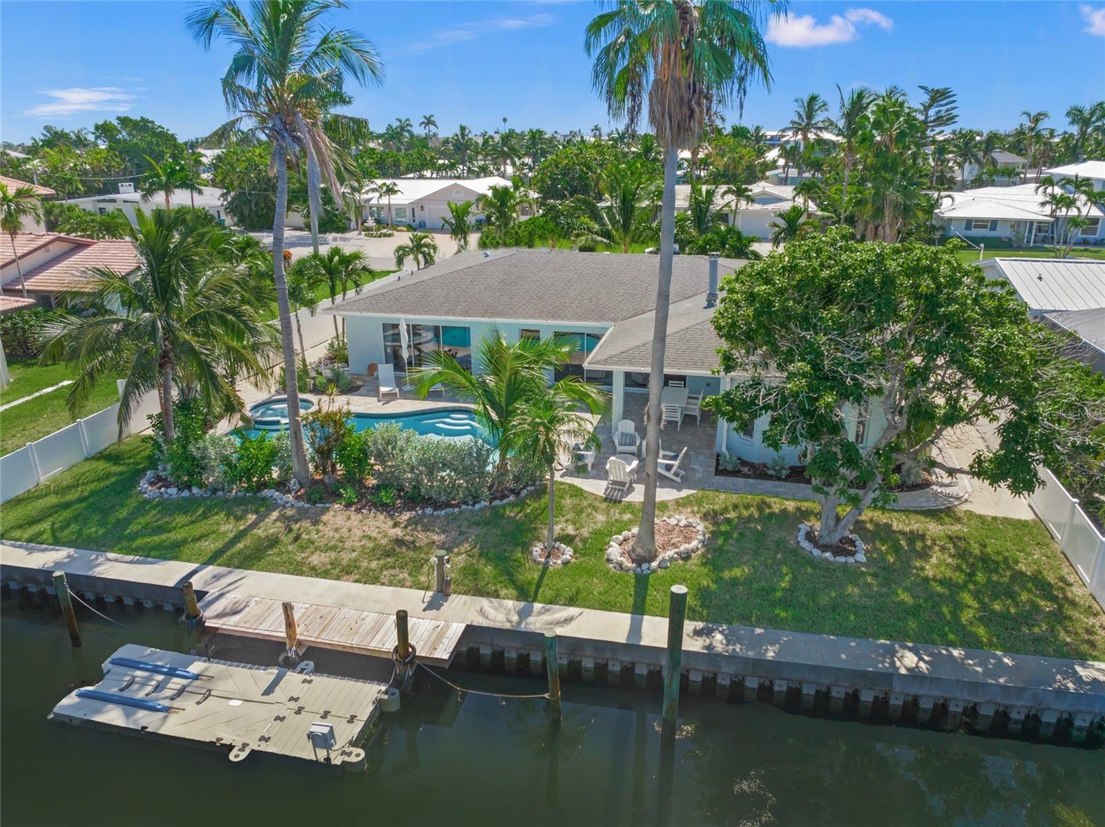 BAY PALMS - Residential