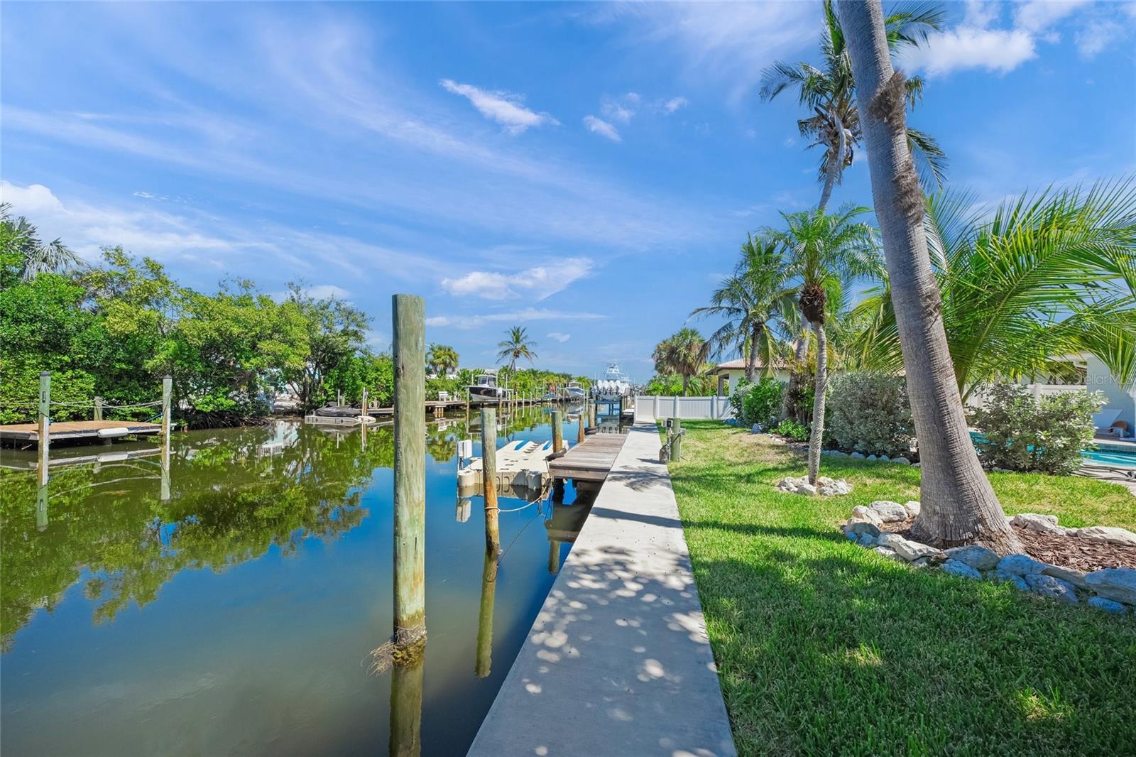 BAY PALMS - Residential