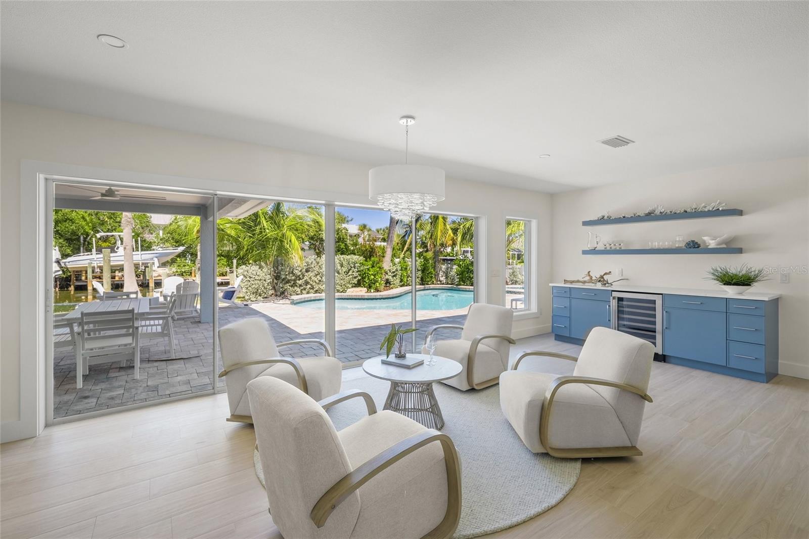 BAY PALMS - Residential