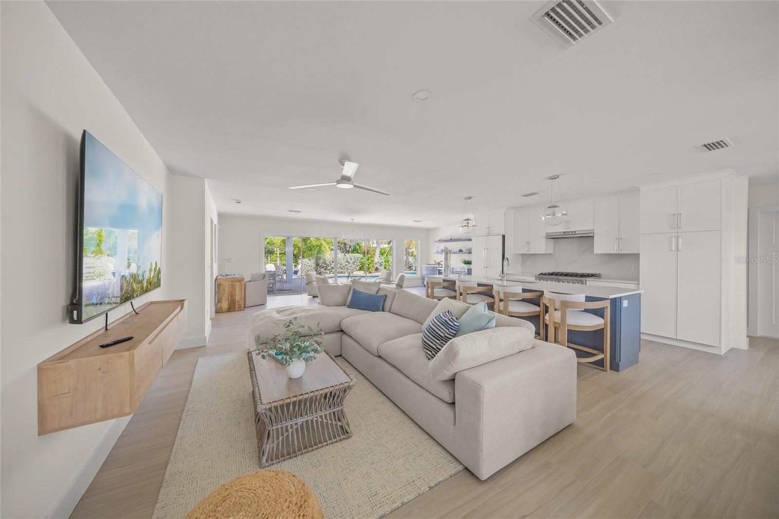 BAY PALMS - Residential