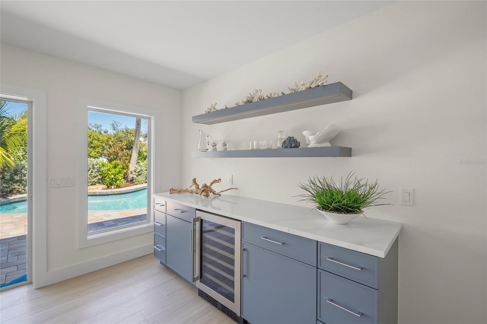 BAY PALMS - Residential