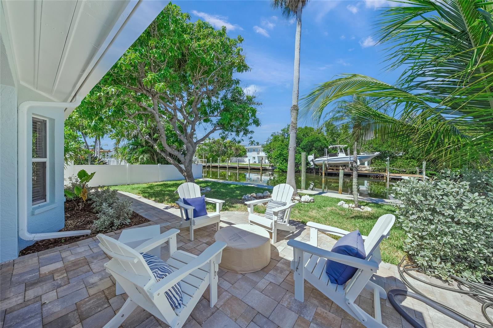 BAY PALMS - Residential