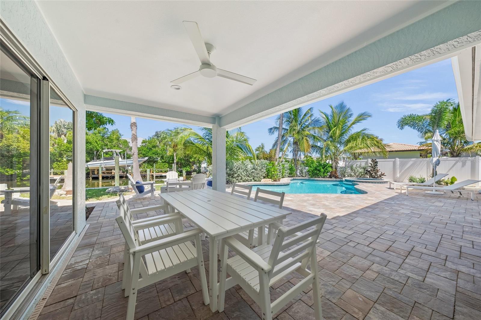 BAY PALMS - Residential
